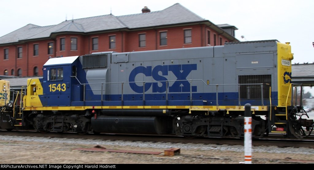 CSX 1543 is the last of 10 locos on train Q409